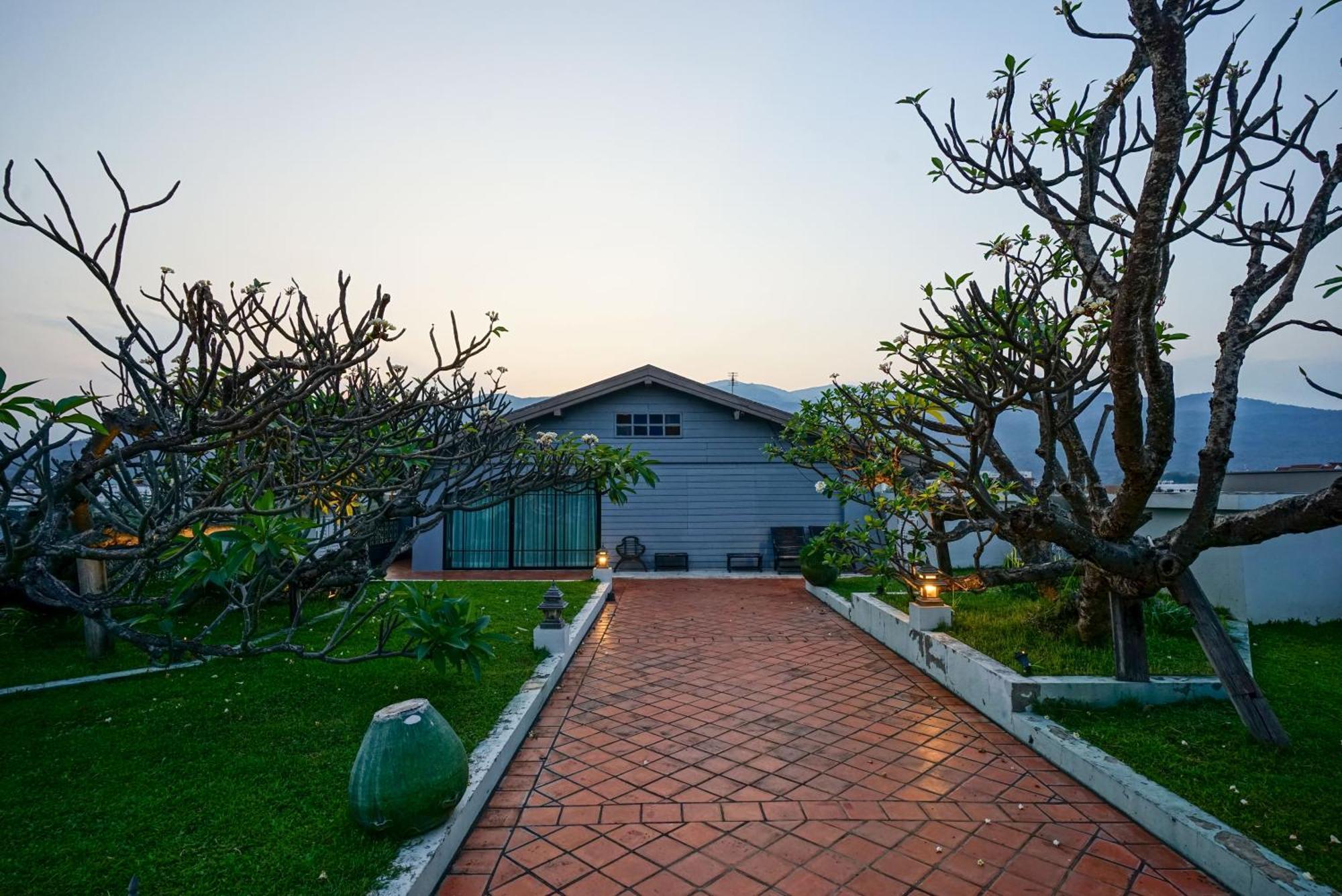 At Pingnakorn Nimman Hotel Чіангмай Екстер'єр фото